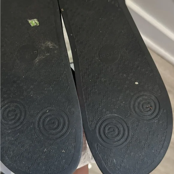 Gucci Black Slides with Strawberry Print - Picture 3 of 3